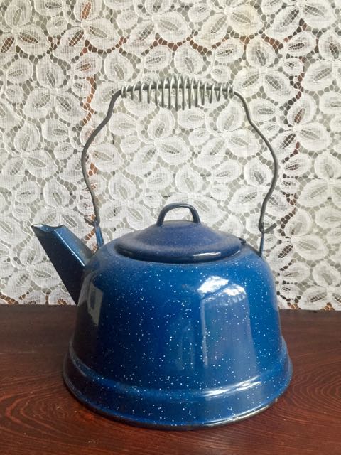 Vintage Household Decor – Southern Vintage Table Vintage Household Decor – Southern Vintage Table