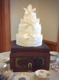 Vintage Record Player as Cake Stand