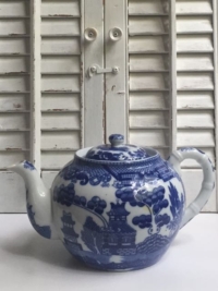 Vintage Small Blue Willow Teapot