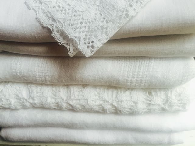 Cotton/Blend - White Tablecloths (Top to Bottom)