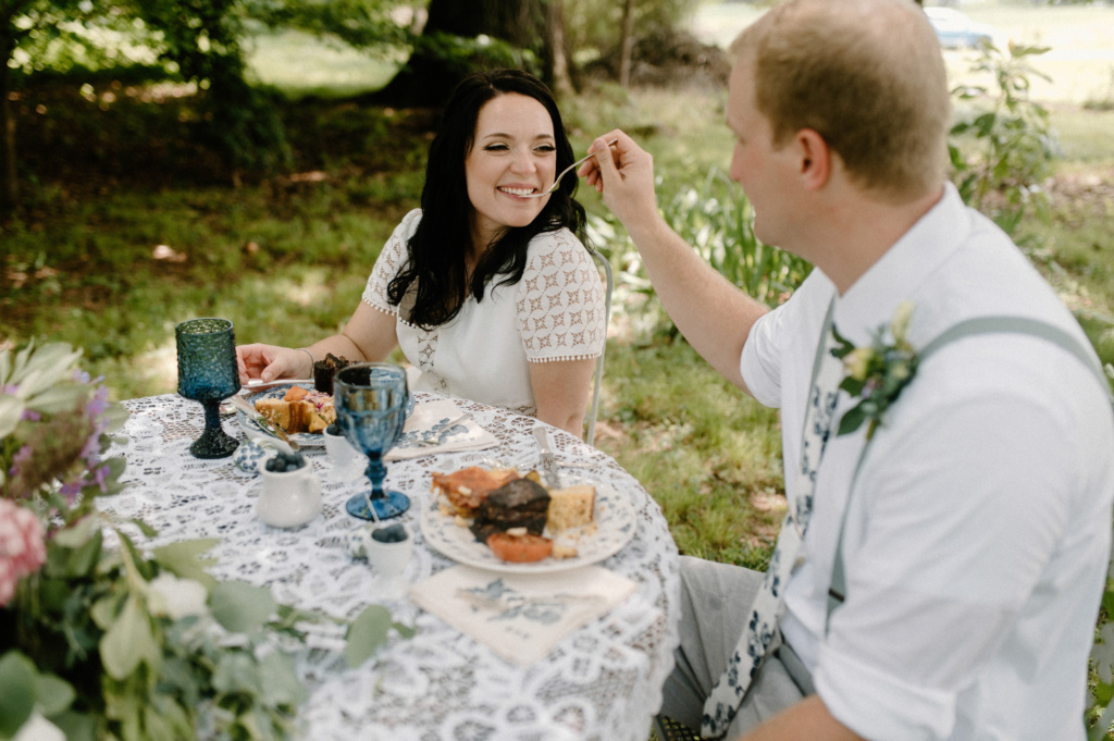 Blueberry Sweetheart Table with Couple